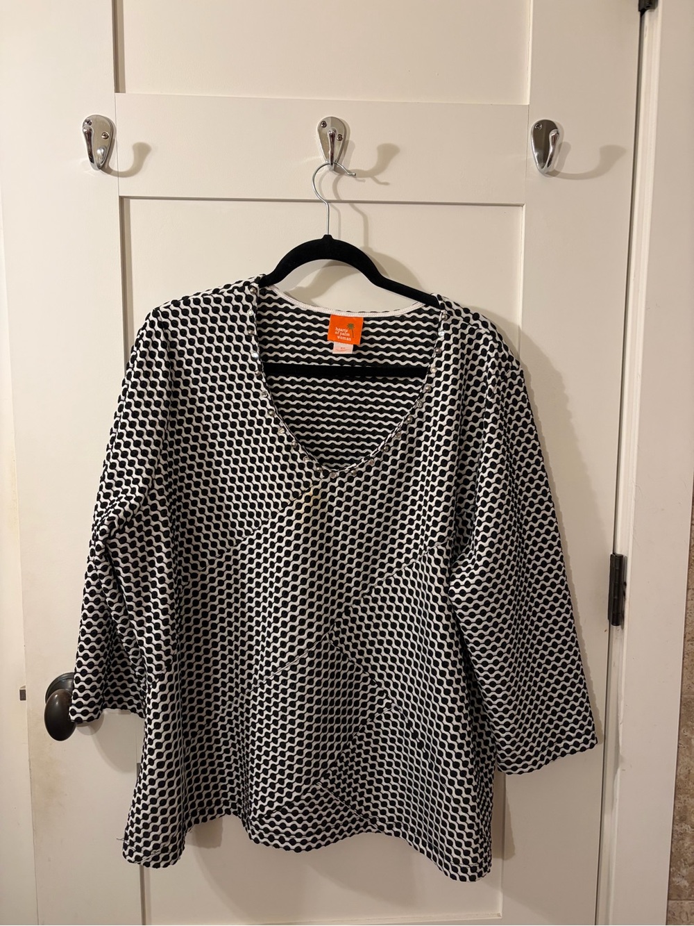 hearts of palm Black and White Geometric V-Neck Long Sleeve Top